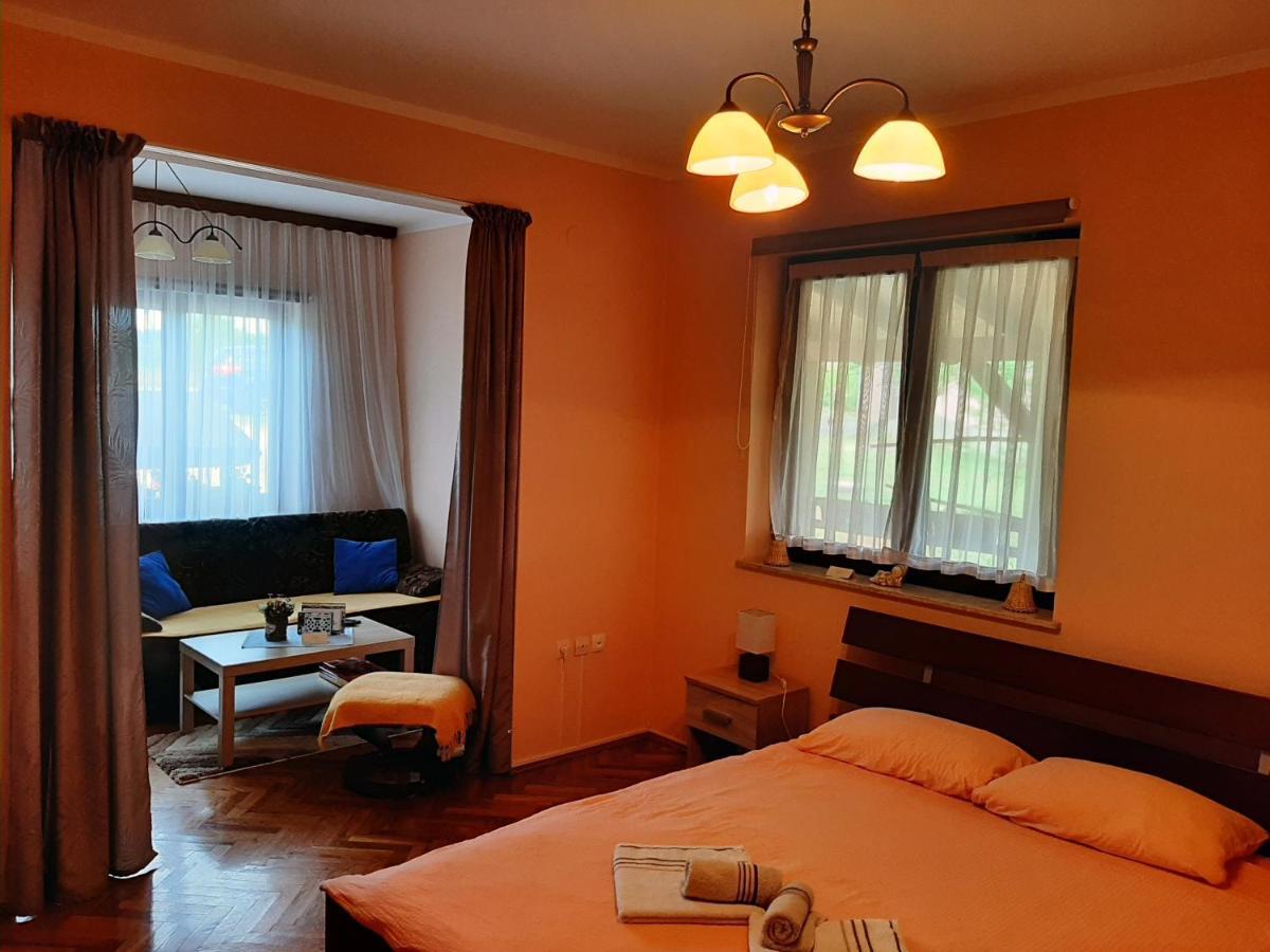 Studio Apartment Ivona & Tin Slunj Bagian luar foto