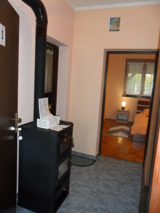 Studio Apartment Ivona & Tin Slunj Bagian luar foto